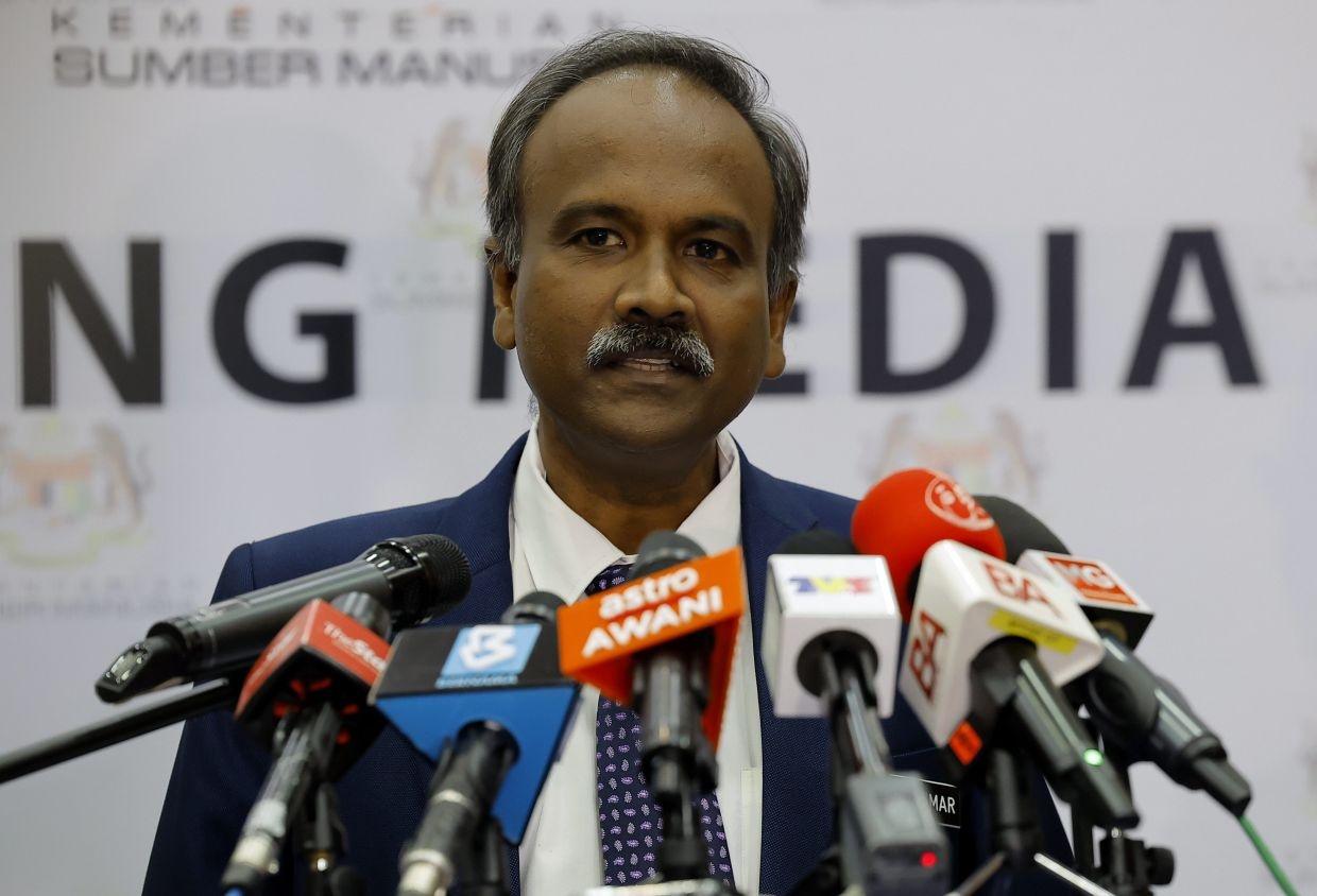 தொழிலாளர்களை திரும்ப எடுத்துக்கொண்டன