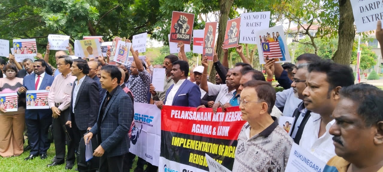 பிரதமர் துறையில் 3 மகஜர்கள் சமர்பிப்பு