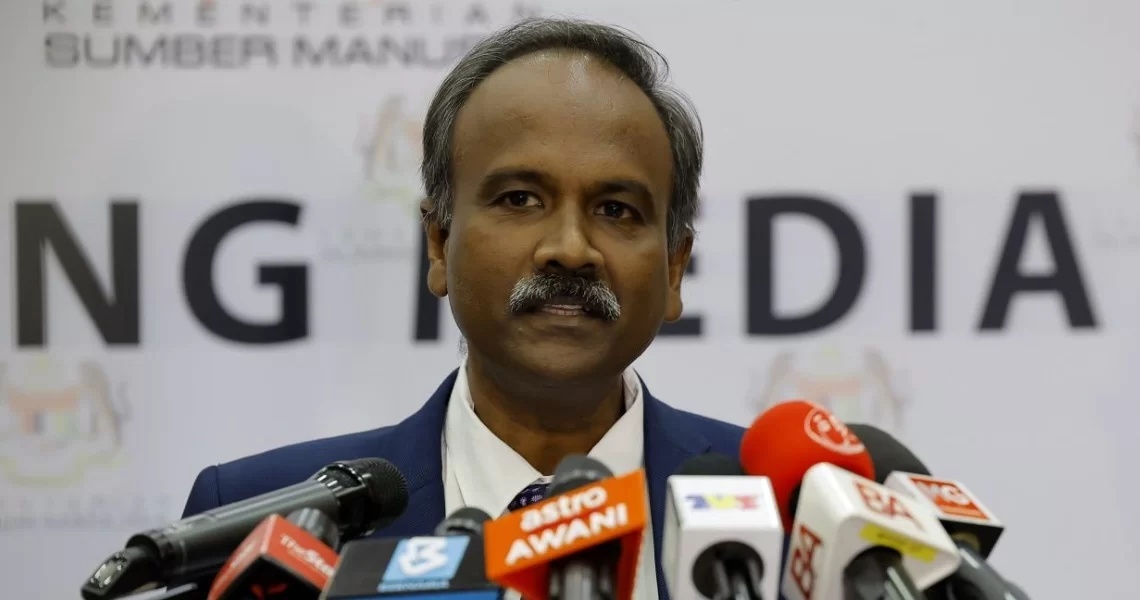 அந்நியத் தொழிலாளர்களின் எண்ணிக்கையைப் பரி​சீலிக்கவிருக்கிறது