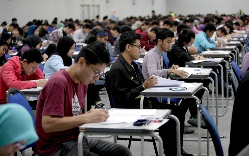 STEM மாணவர்களுக்கு இலவசக் கல்வி தேவை