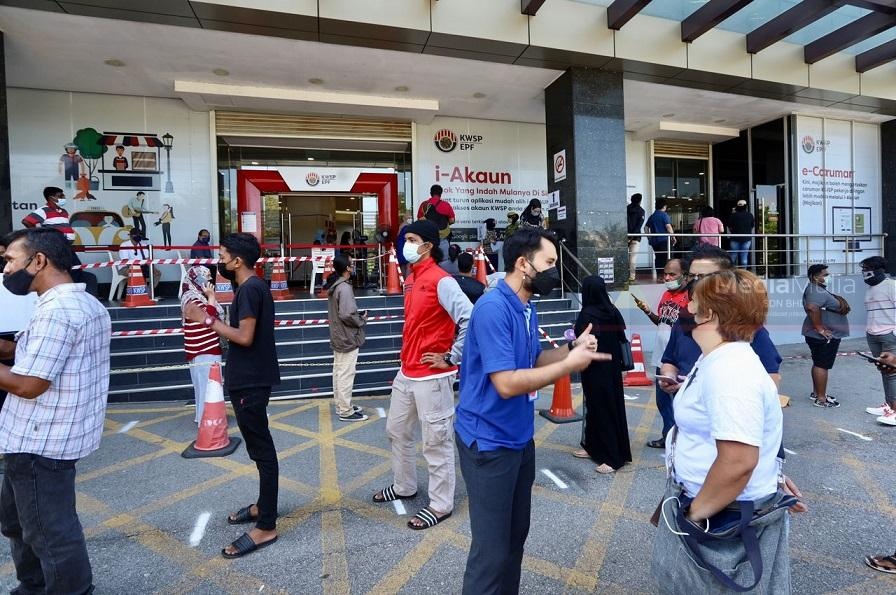 இந்தியர்களின் சேமிப்பு விகிதம் குறைந்துள்ளது