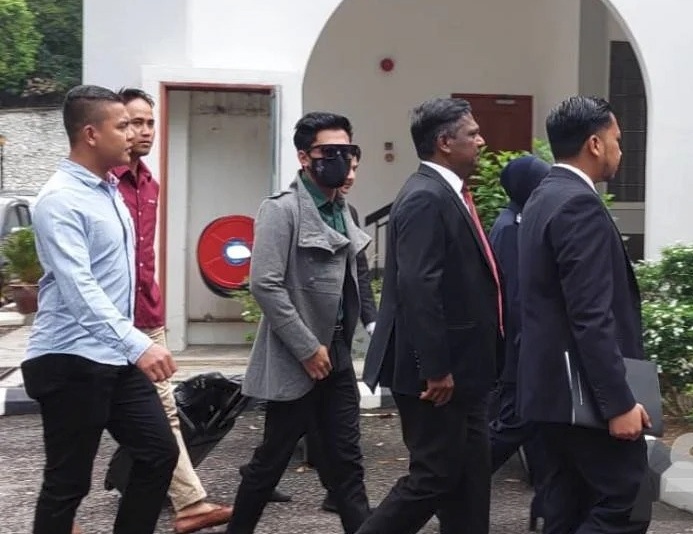 மனைவியை அடித்ததாக நடிக​ர் ​மீது குற்றச்சாட்டு