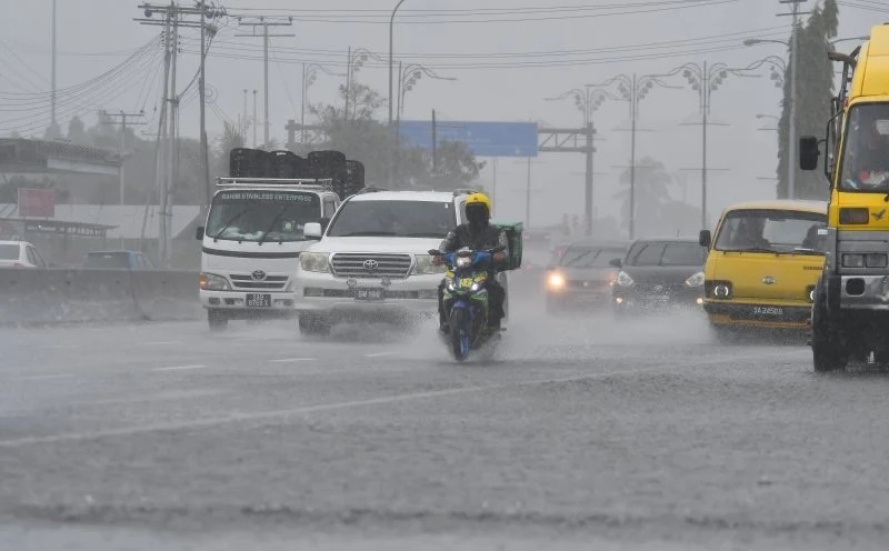 பகாங் மற்றும் ஜோகூரில் கனத்த மழை பெய்யலாம்