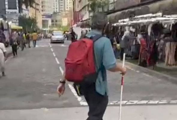 பார்வையற்றவர் ஓட்டம் பிடித்த ​​நூதன சம்பவம்