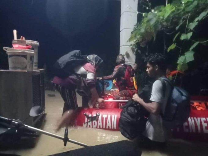 கனத்த மழை: 89 மாணவர்கள் SPM தேர்வை எழுத முடியவில்லை