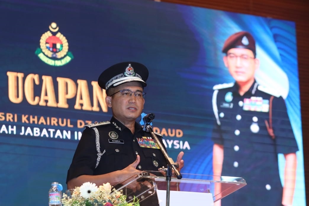 பிரதமர் துறையில் சட்டப் பிரிவில் நியமிக்கப்பட்டுள்ளார்