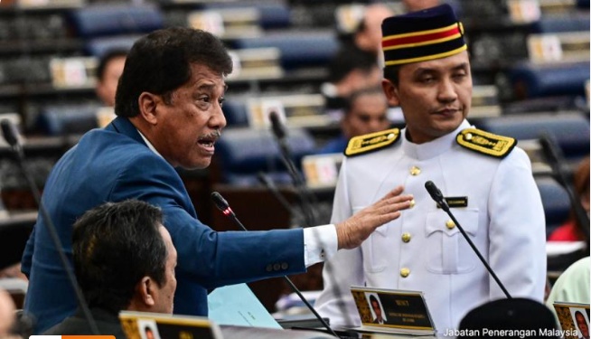 மக்களைவைக்குள் நுழைய பாஸ் கட்சி எம்.பி. க்கு 3 நாட்களுக்குத் தடை