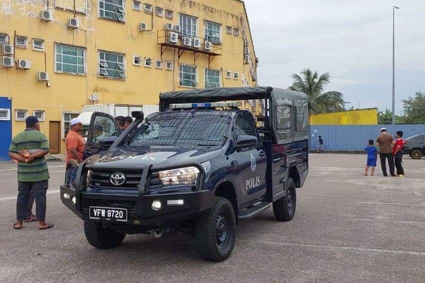 காரின் பாடல் இசையை குறைக்க சொன்ன நபர் மோதித்தள்ளப்பட்டு மரணம்