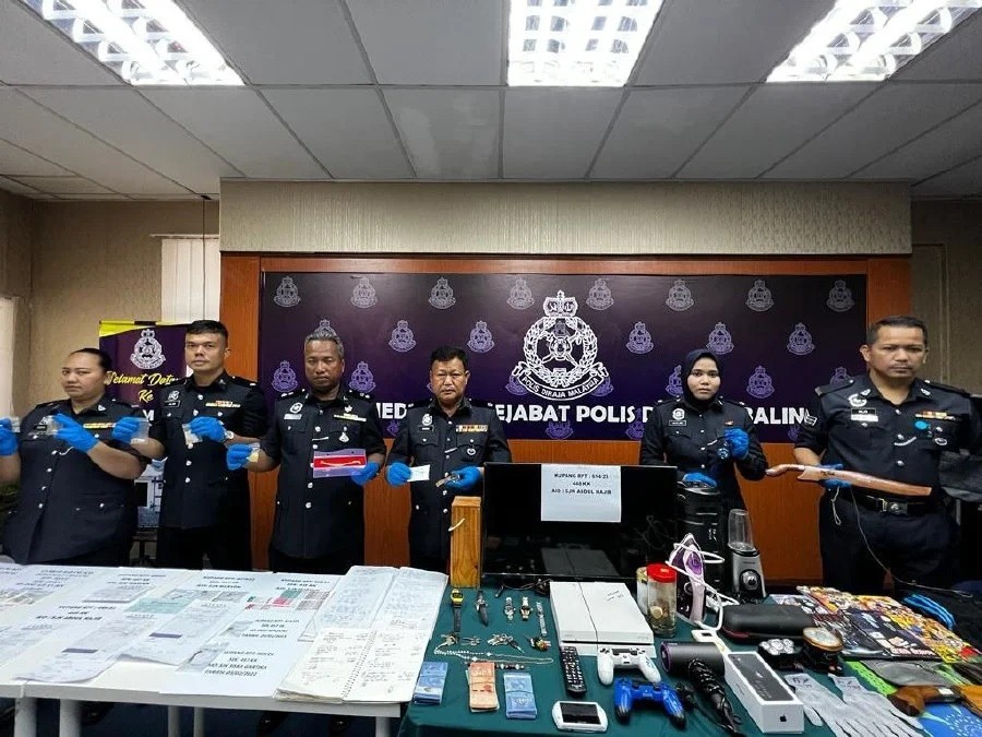 இரு பெண்கள் உட்பட அறுவர் கைது