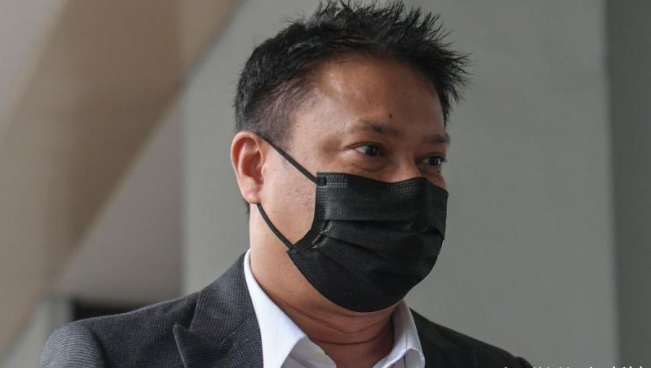 ஒற்றைக் கோபுரம் பங்குகள் விற்றல்: ஆண்டுக்கு 500,000 லட்சம் லஞ்சம்