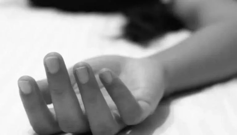 அடுக்குமாடி வீட்டிலிருந்து விழுந்து  பெண் தற்கொலை