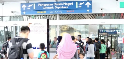 ஒரு லட்சத்து 80 ஆயிரம் பேர் வெளிநாடு செல்ல தடை