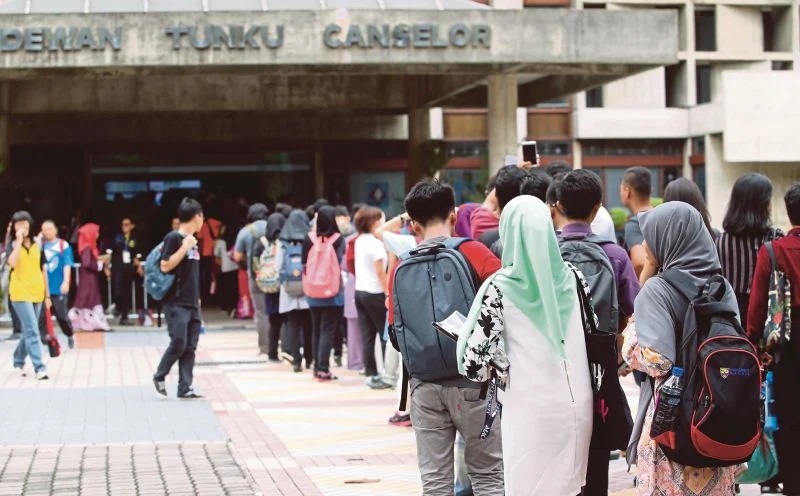 பல்கலைக்கழக மாணவர்களுக்கு சுதந்திரம்