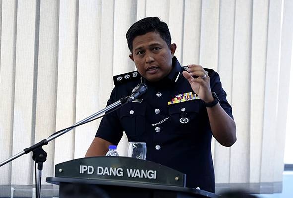 போலீசார் விசாரணை செய்து வருகின்றனர்