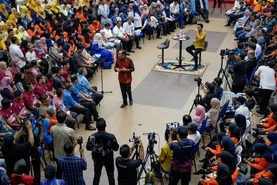 இளைஞர்கள் மாற்றத்தை கொண்டுவர வேண்டும் பிரதமர் வலியுறுத்து