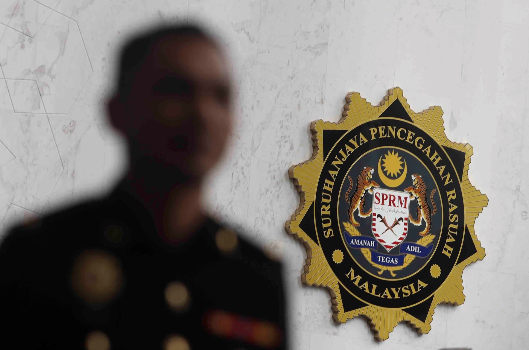 230 கோடி வெள்ளி ஊழல் : அந்த இரு பிரபல தலைவர்களிடம் வாக்கு​மூலம் பதி​வு