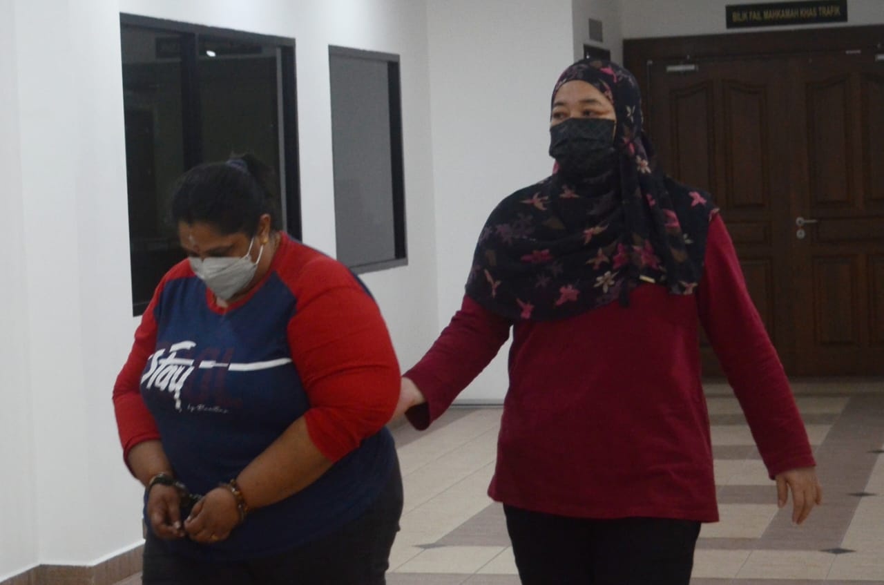 துணிக்கடையில் நம்பிக்கை மோசடி முன்னாள் குமாஸ்தா குற்றச்சாட்டு