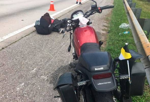 சாலைத் தடுப்பில் மோதி பெண் மரணம்