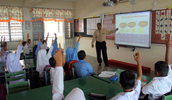 ஆசிரியர்களின் சம்பள உயர்வு குறித்து கல்வி அமைச்சு பரிசீலித்து வருகிறது