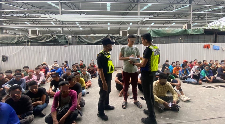 5 சிறார்கள் காப்பாற்றப்பட்டனர்