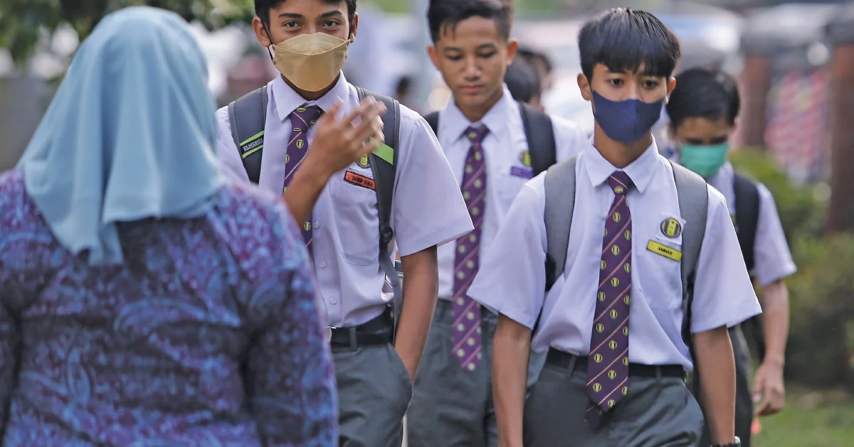 பெரும்பாலான மாணவர்கள் முகக் கவசம் அணியவில்லை