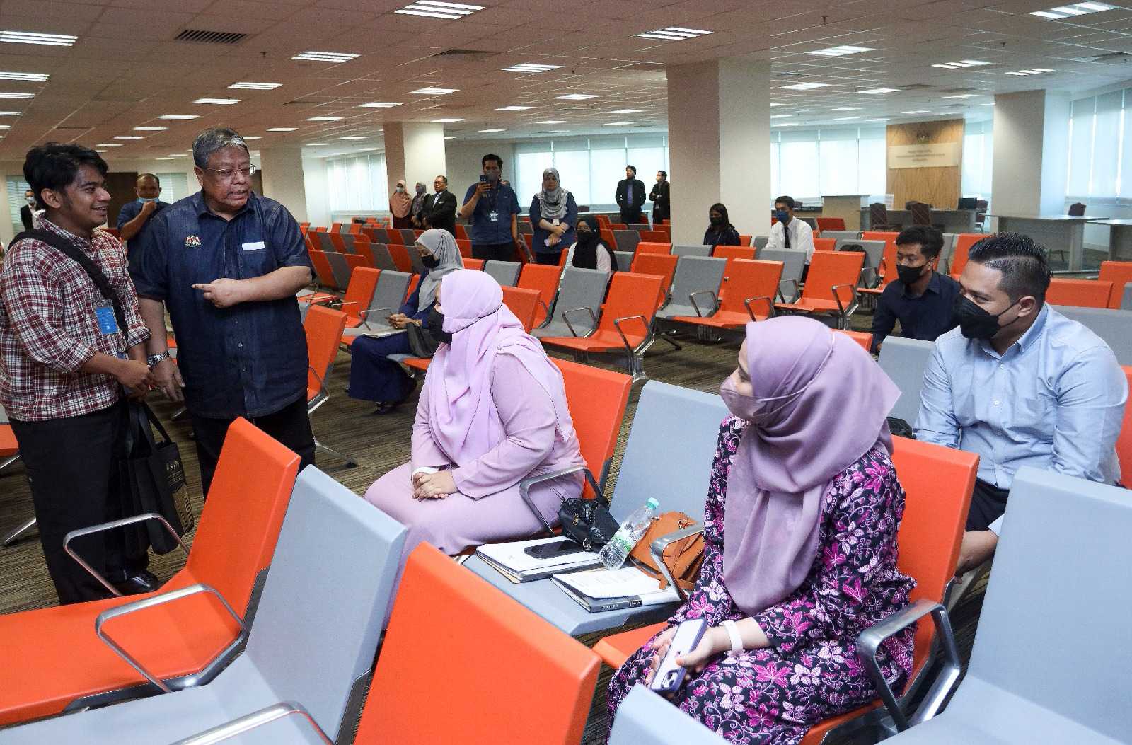 வேலைக்கு மட்டம் போடுவது பிரபலமாகி வருகிறது