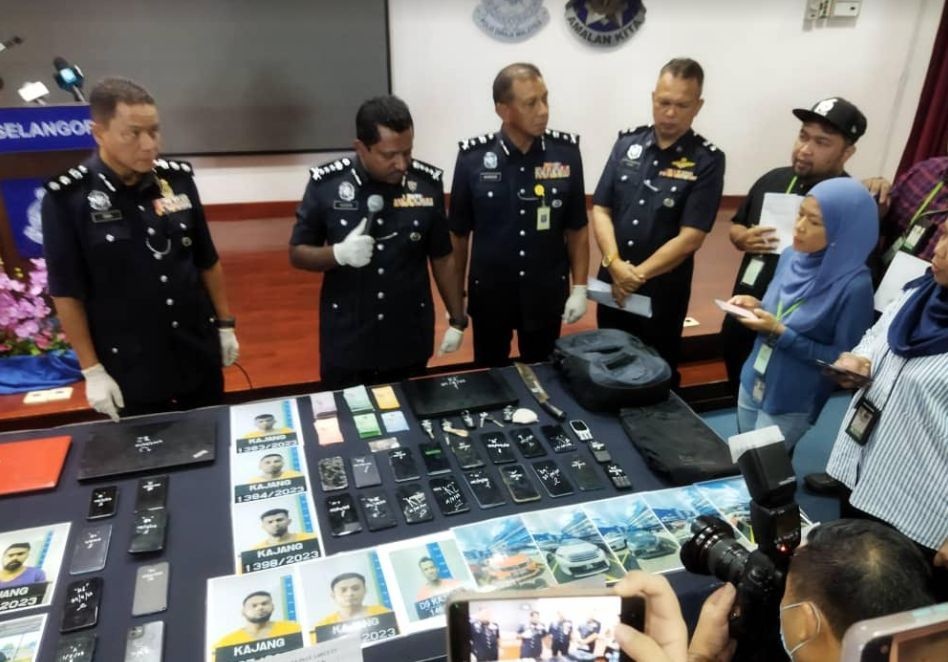 விடு புகுந்து கொள்ளை, 13 பேர் கைது செய்யப்பட்டுள்ளனர்