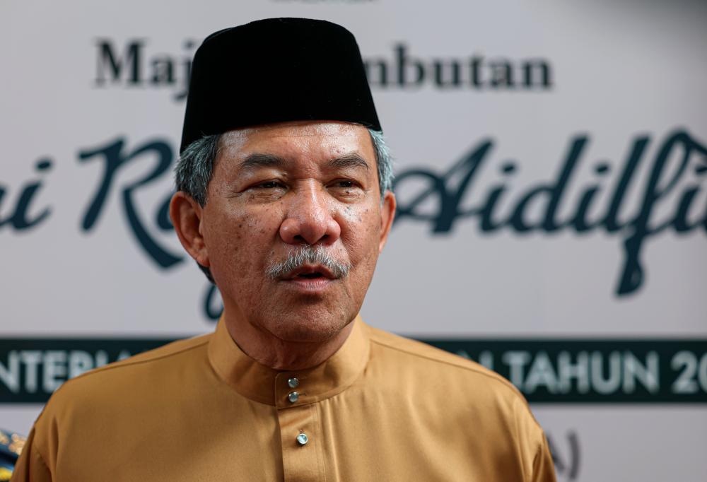 பிரதமர் அன்வாரை வீழ்த்துவதற்கு பாரிசான் நேஷனல் எம்.பி.க்கள் சதித்திட்டமா?