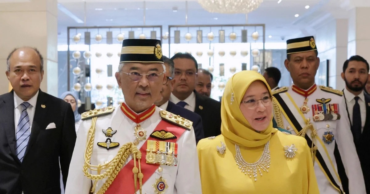 அரியணை விழாவில் மாமன்னர் தம்பதியர் பங்கேற்பு