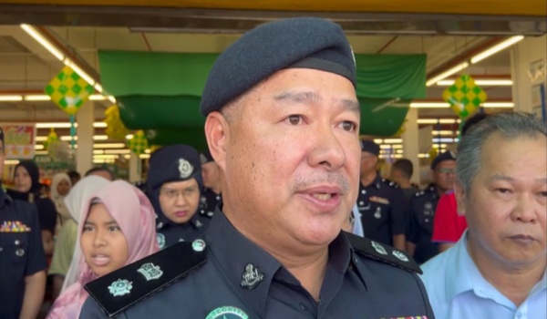 மரக்கட்டை விழுந்து முதியவர் மரணம்