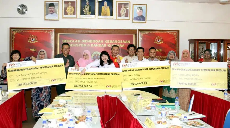 5 பள்ளிகளுக்கு 6 லட்சம் வெள்ளி ஒதுக்கீடு