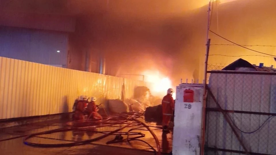 மறு சுழற்சி தொழிற்சாலை தீ விபத்து