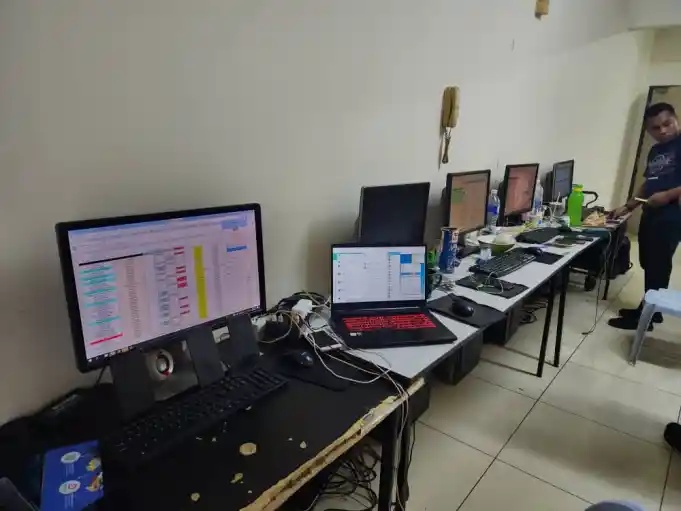 இணைய சூதாட்டம் : 13 பேர் கைது