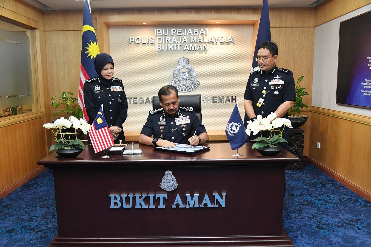 பணியை அதிகாரப்பூர்வமாக தொடங்கினார்