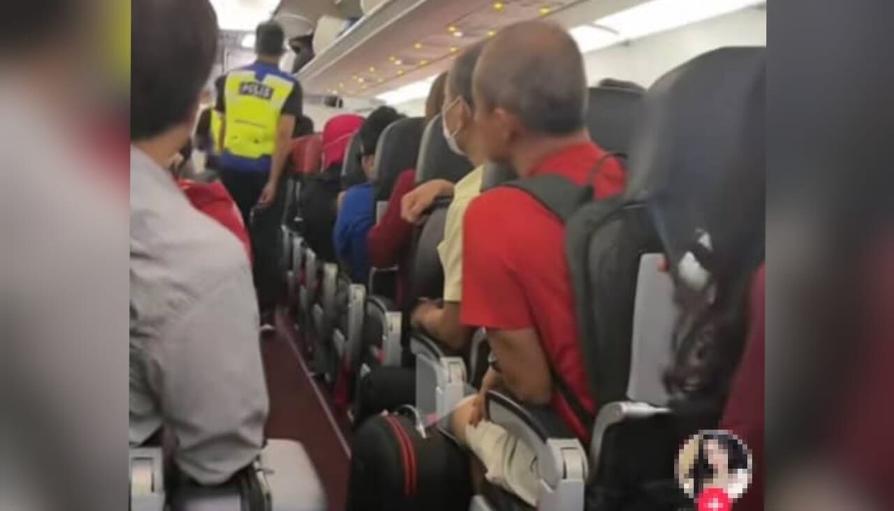 வட்டி முதலை, விமானத்தில் பிடிபட்டார்