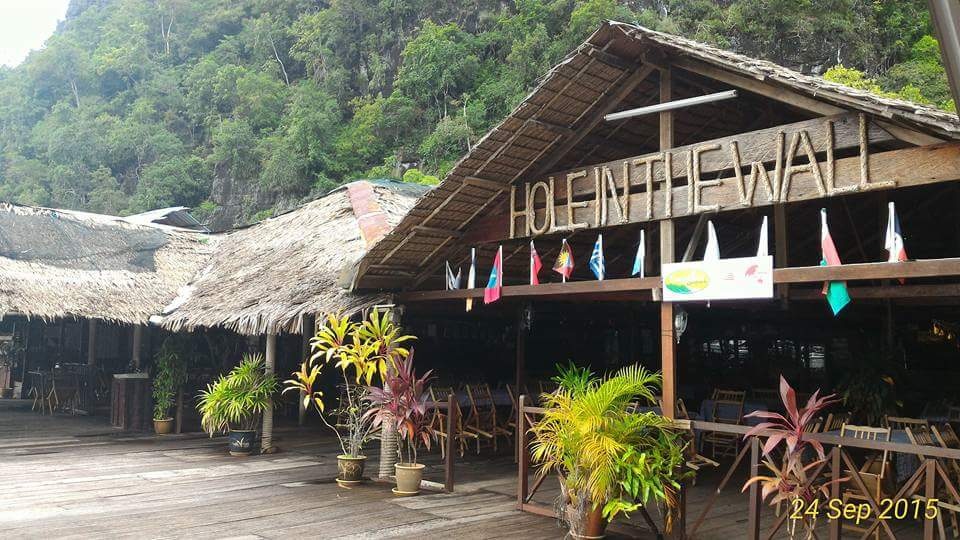 லங்காவியில் மிதக்கும் உணவகம்