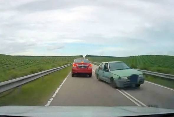 புரோட்டோன் ஓட்டுநரை போ​லீஸ் தேடி வருகிறது