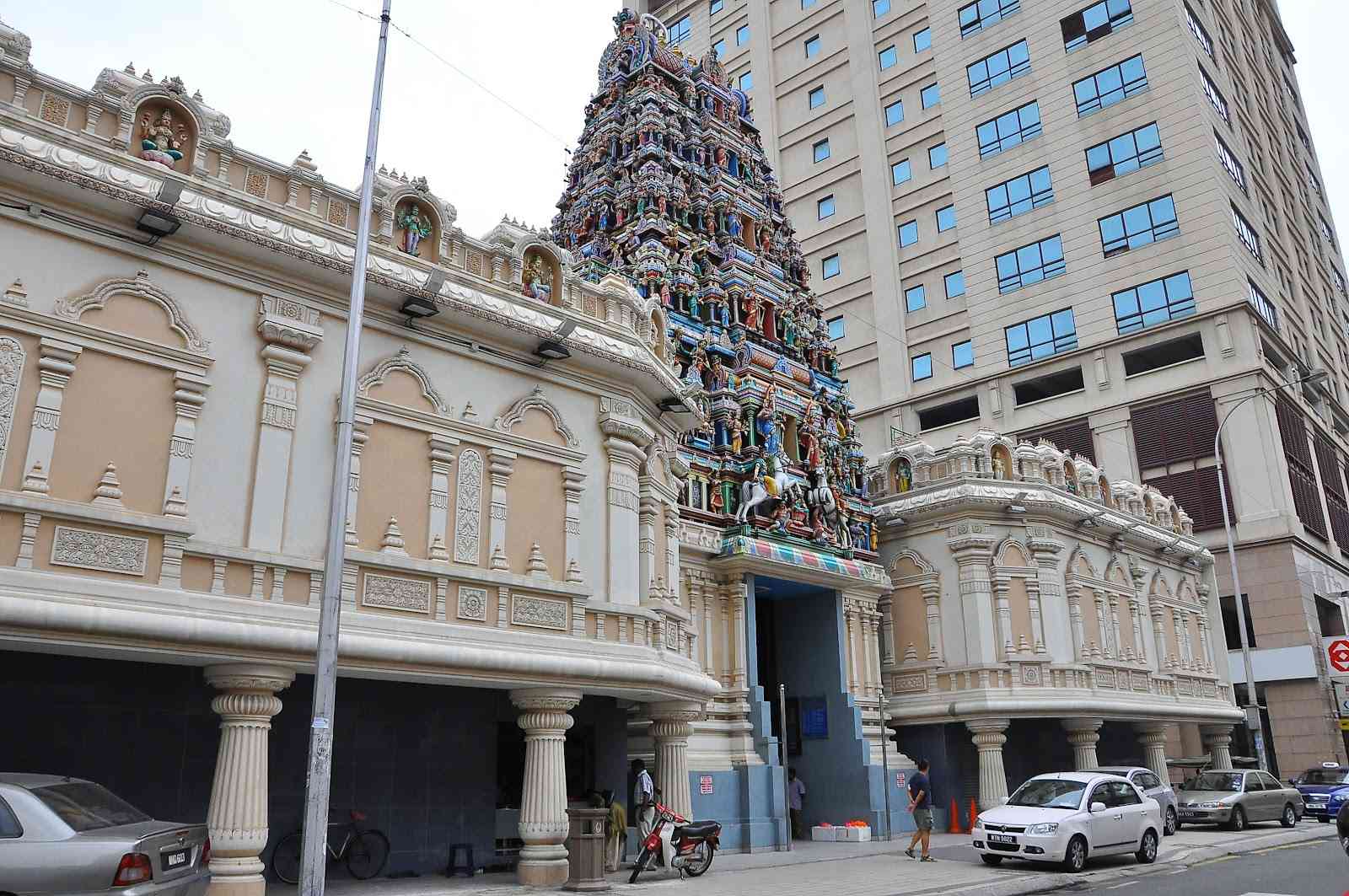 பிச்சைக்குருக்கள் தலைமையில் சிறப்பு வழிபாடுகள்