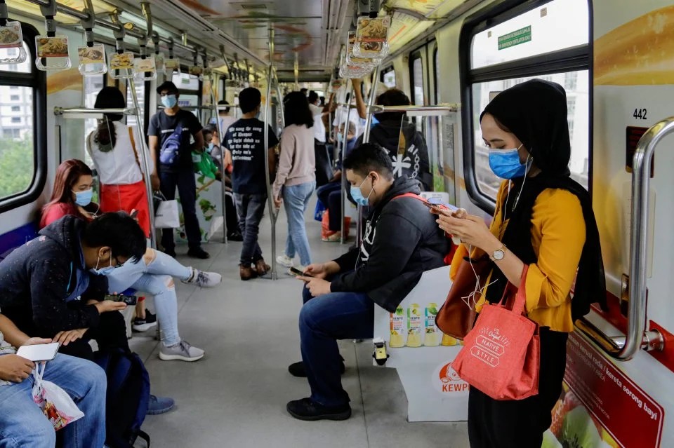 அடுத்த புதன்கிழமை தொடங்கி முகக் கவரி அணிய அவசியமில்லை