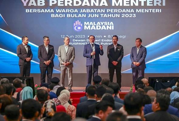 மாவாட்ட அலுவலகத்திற்கு மாற்றப்பட்டுள்ளன