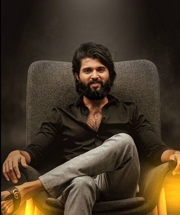 ரசிகரின் செயலால் மேடையிலிருந்து பதறியடித்து ஓடிய விஜய்: தீயாய் பரவும் வீடியோ.!