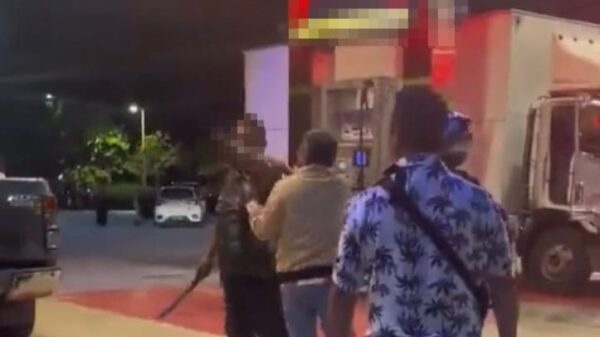 கத்தியை வைத்து தகராறு செய்த வீடியோவில் லாரி டிரைவர் கைது செய்யப்பட்டார்