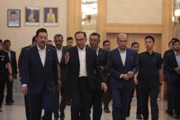 துப்பாக்கி தோட்டாக்கள் வைத்திருந்த அமெரிக்கப் பிரஜை கைது