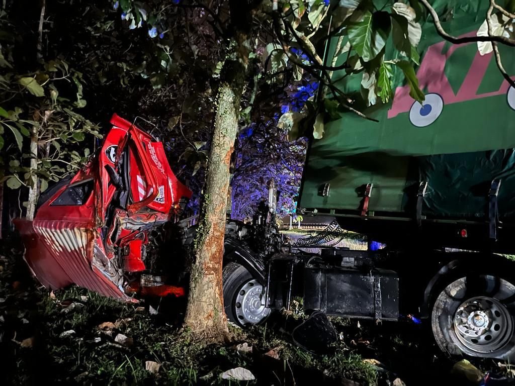 லோரி மரத்தில் மோதியதில் ஓட்டுநர் பலி