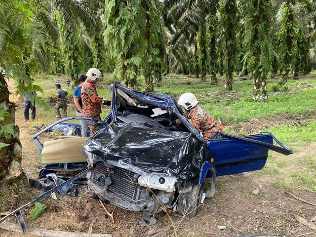 கார் வேகக்கட்டுப்பாட்டை இழந்ததில் இருவர் மரணம்
