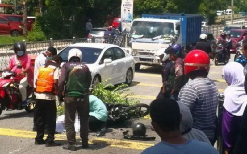 மோட்டார் சைக்கிளோட்டி லோரியில் அரைப்பட்டு மாண்டார்