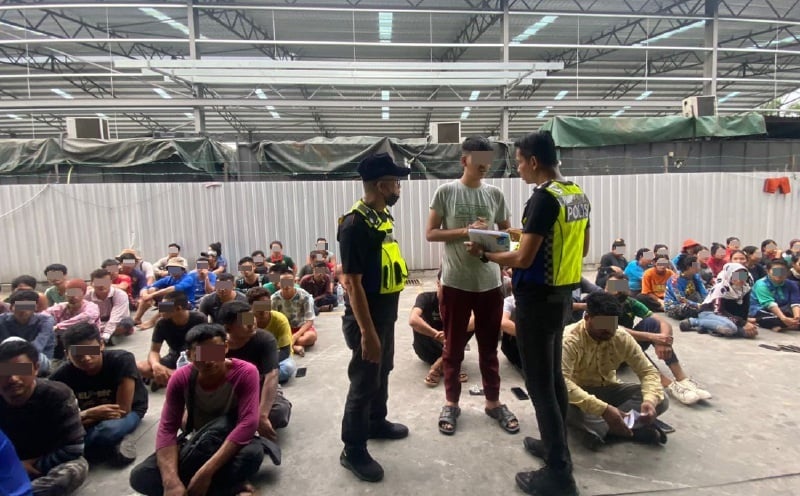 கட்டாய உழைப்பில் இருந்து ஐந்து இளைஞர்களை போலீசார் மீட்டனர்