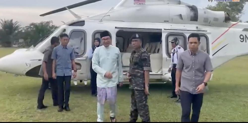 அது பிரதமர் துறையின் ஹெலிகாப்டர் ஆகும்