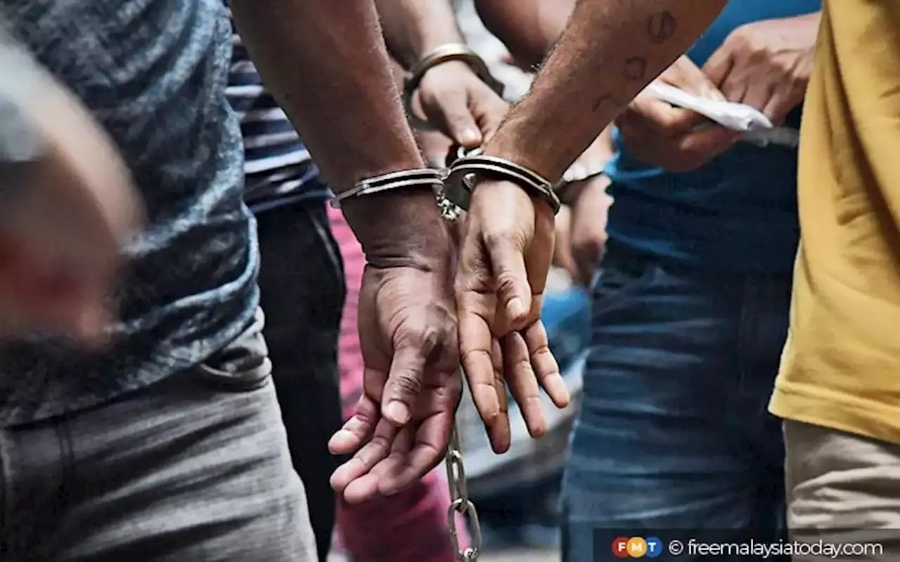 ஆடவர் தாக்கப்பட்டது, ஐவர் கைது