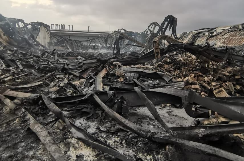 13 மணி நேரத்திற்கு பிறகு சுங்கை பூலோ தொழிற்சாலையின் தீ அணைக்கப்பட்டது